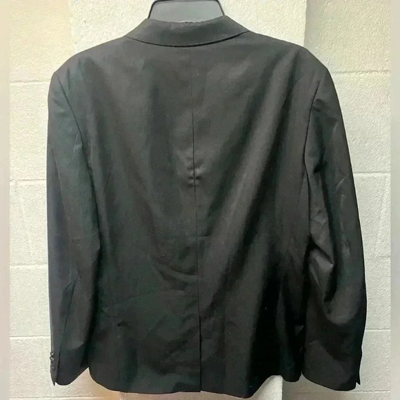 Black blazer. - Picture 2 of 4